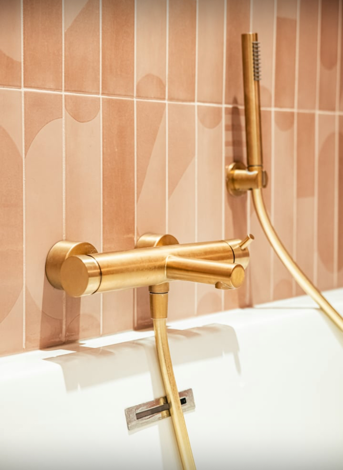 FDD1DCD1-9B8D-4952-AC6A-47784B5A2F3C_1_201_a robinetterie laiton, salle de bain, rénovation