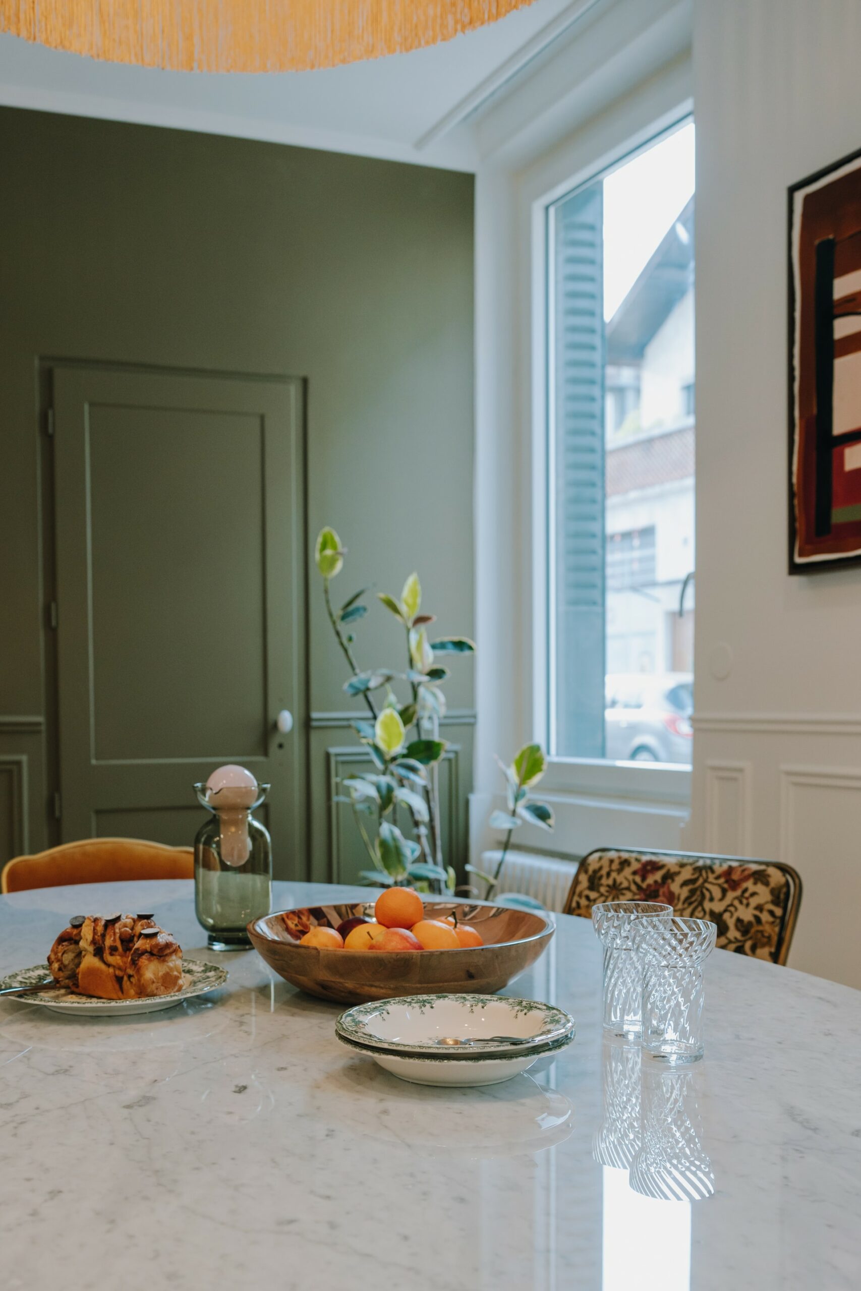 délais salle à manger créer un espace de vie chaleureux et authentique, où le charme de l'ancien se marie harmonieusement avec des éléments contemporains.