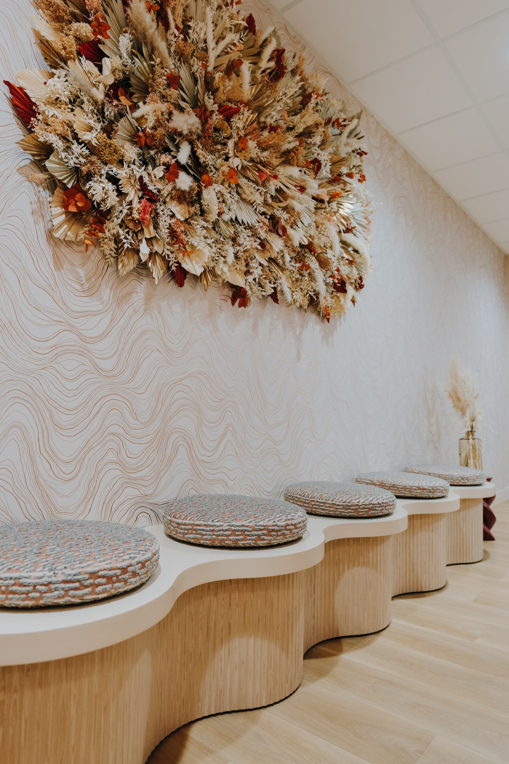 Banquette sur-mesure, papier-peint