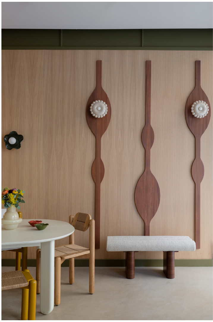 Paroi bois et banquette du bureau Alexandra Hilvert